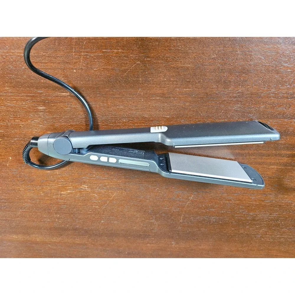 Conair InfinitiPro Flat Iron Women Gray Ceramic Hair Straightener CS221N